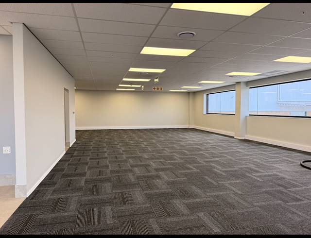 3,107M² WAREHOUSE TO LET IN AIRPORT PARK